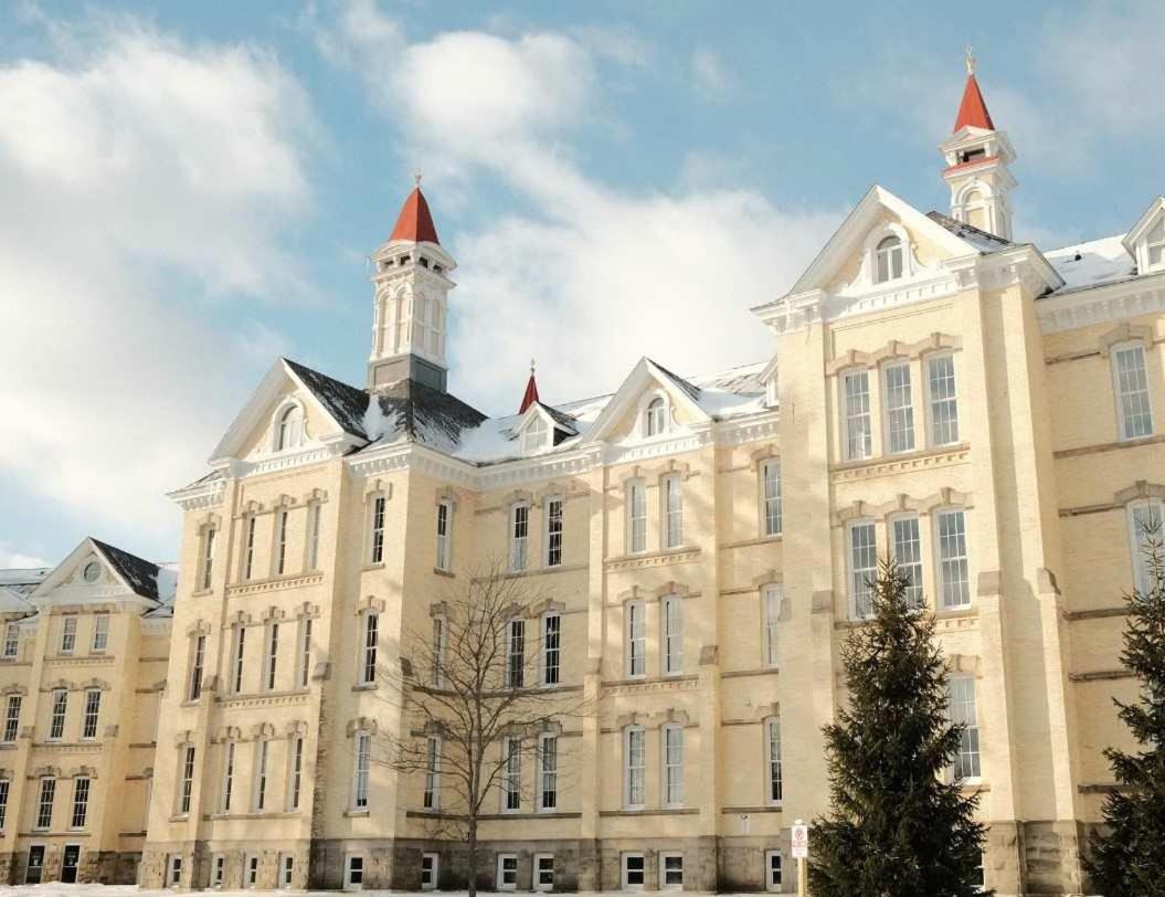 Condo On State Hospital Grounds! トラバーズ・シティ エクステリア 写真