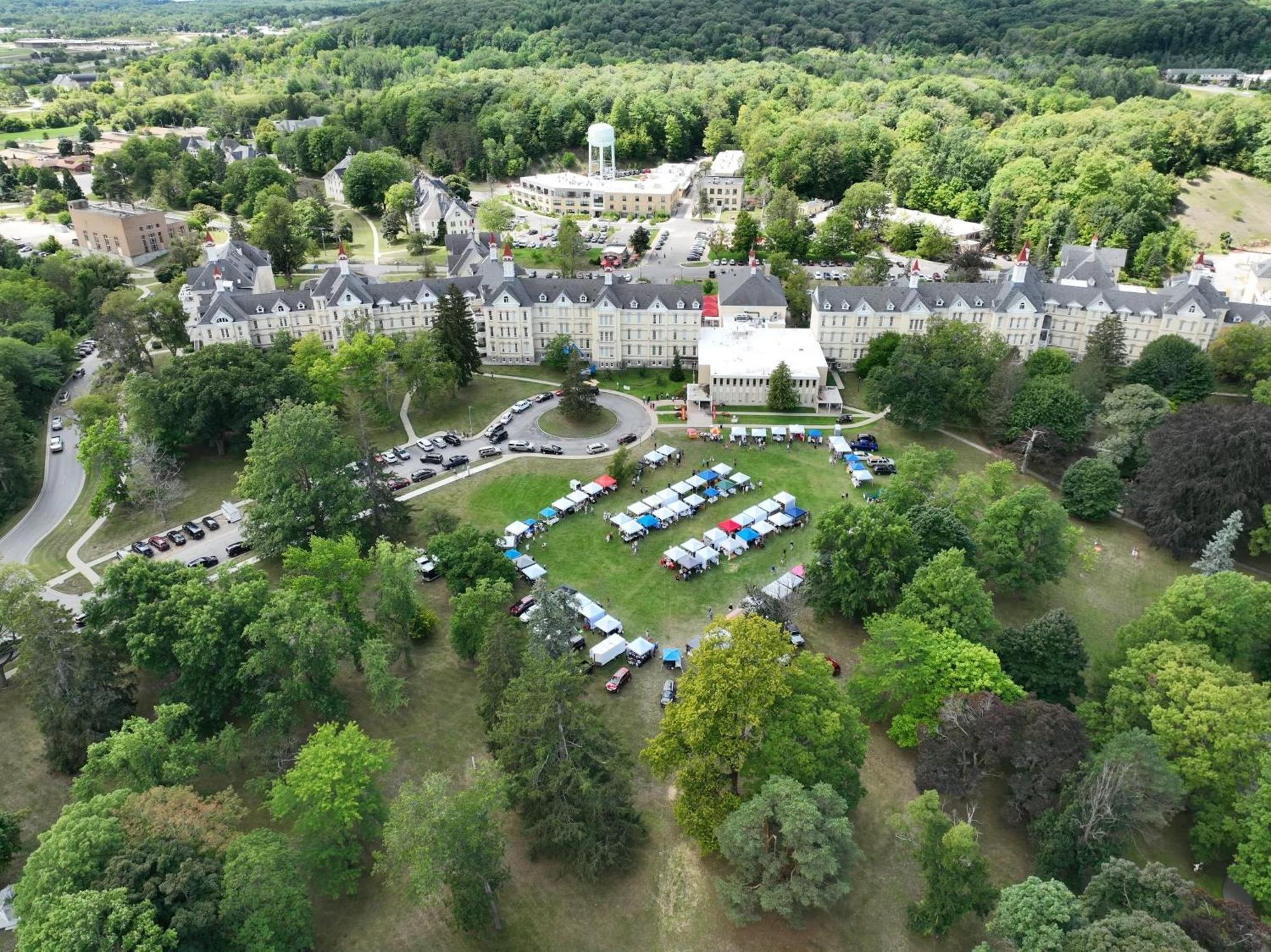 Condo On State Hospital Grounds! トラバーズ・シティ エクステリア 写真